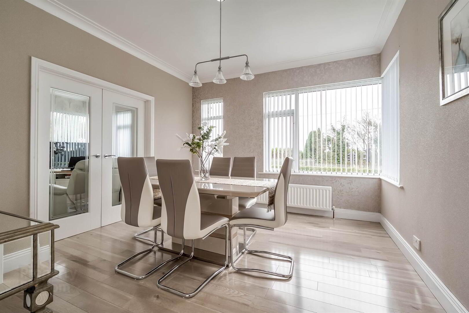 139 Queensway 6 of 28