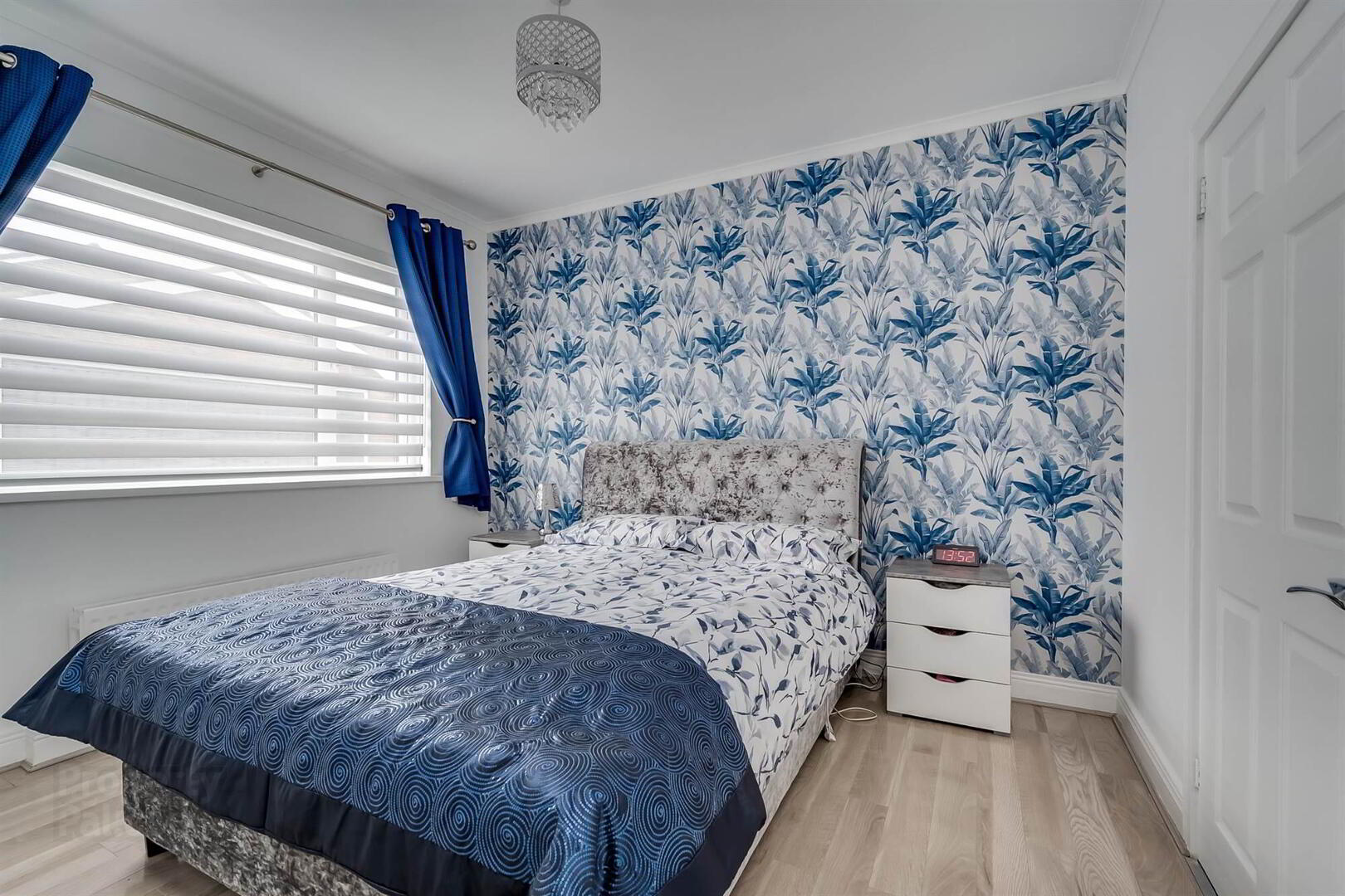 139 Queensway 13 of 28