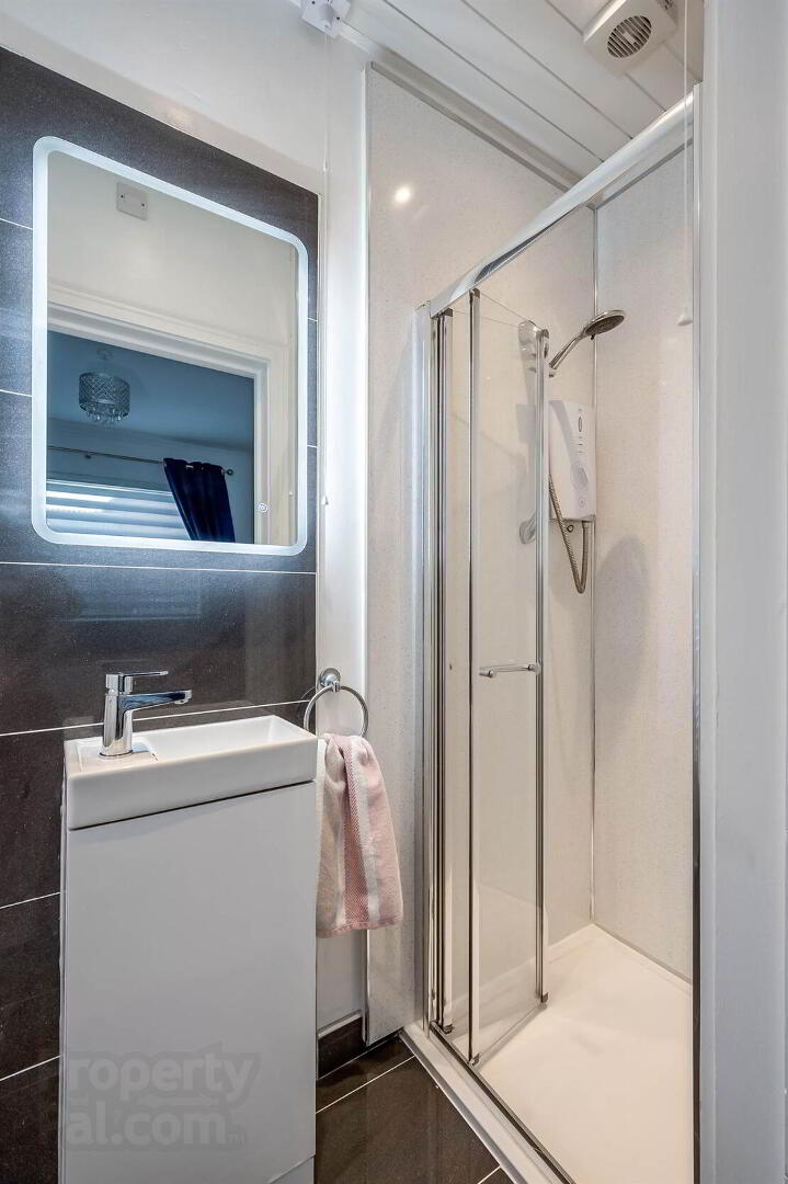 139 Queensway 14 of 28
