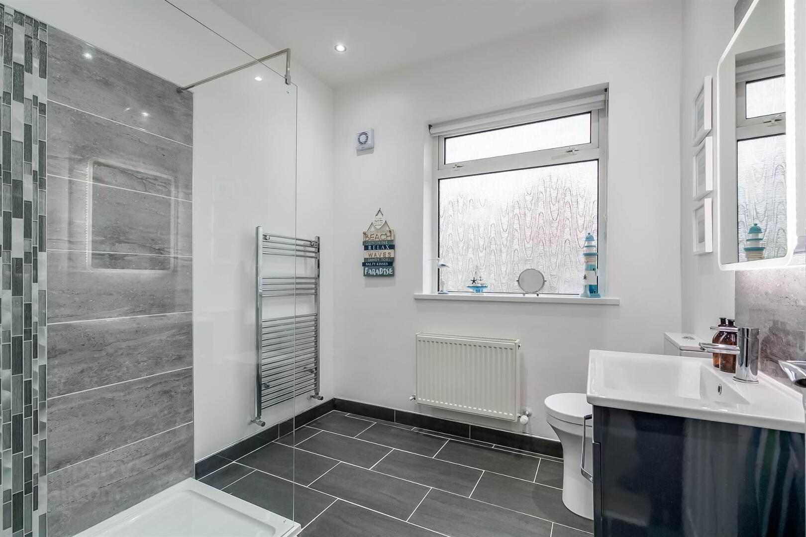 139 Queensway 16 of 28