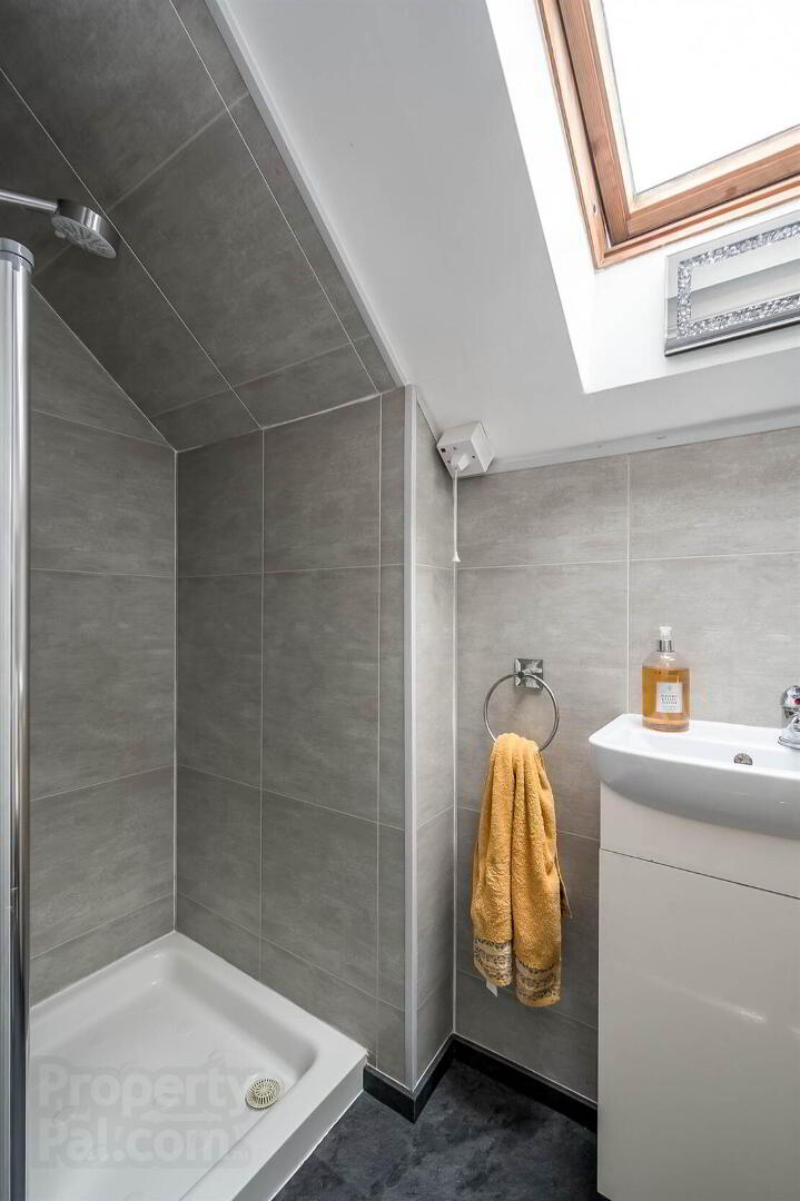 139 Queensway 22 of 28