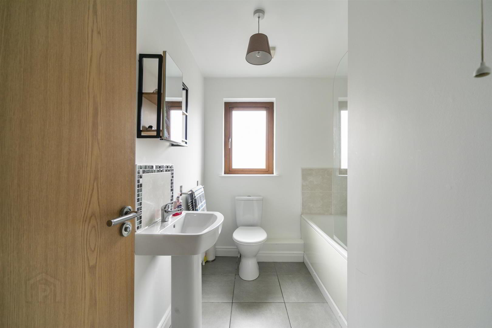 Apt 5, 2a Summerhill Avenue 9 of 24