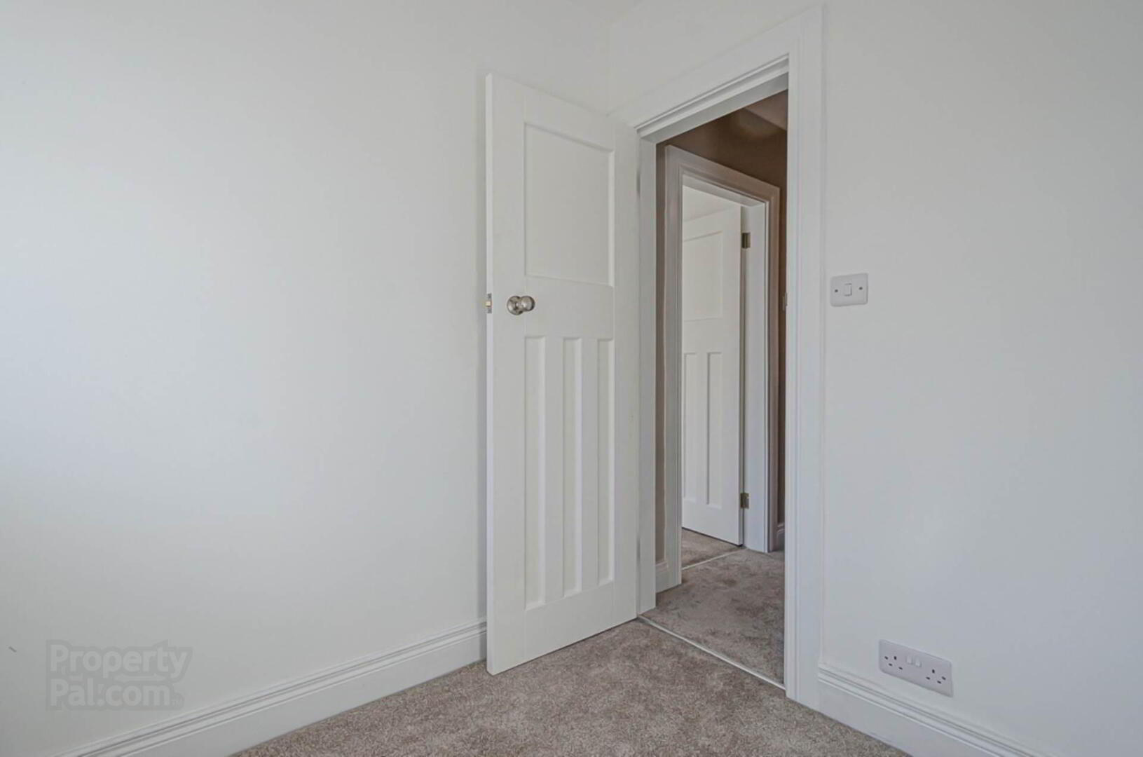 25 Lismain Street 34 of 46