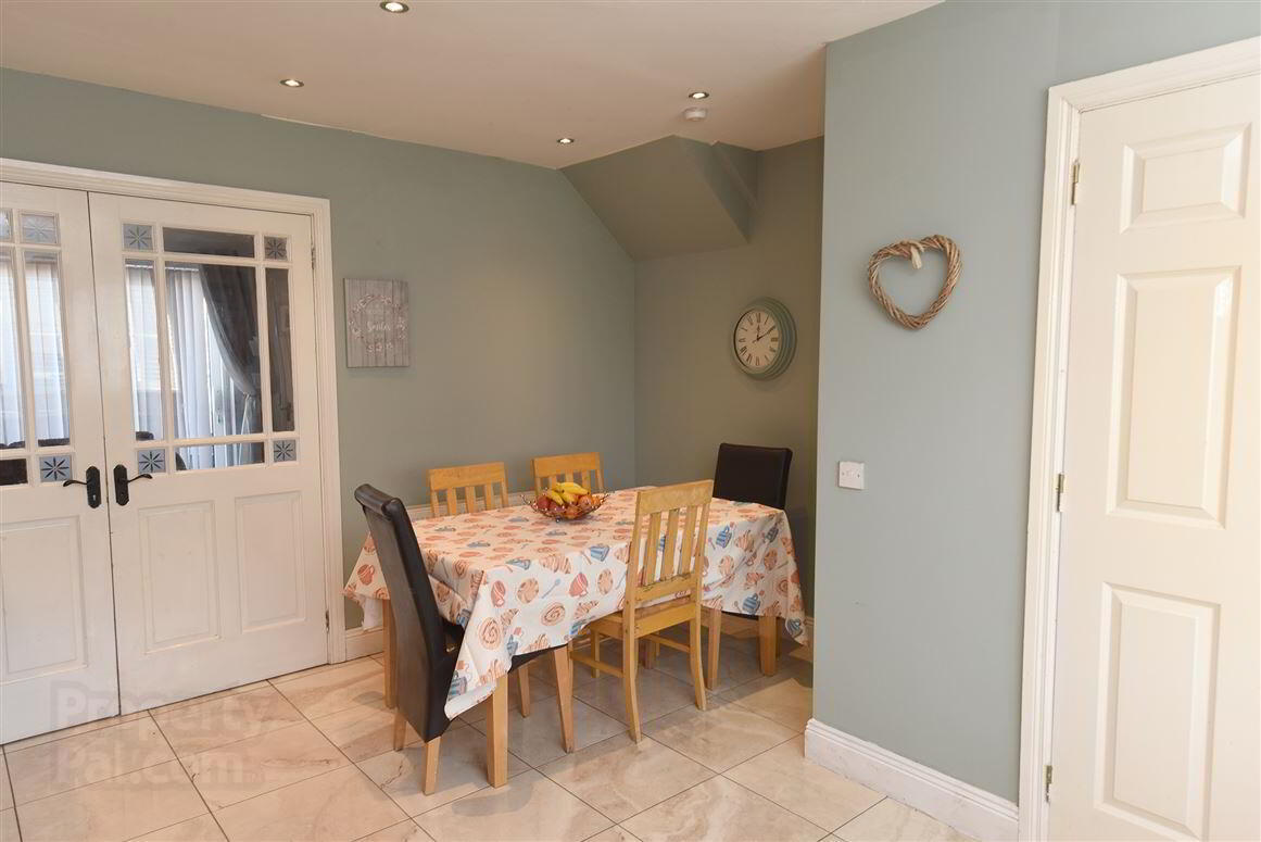 20 Avondale Mews 8 of 44
