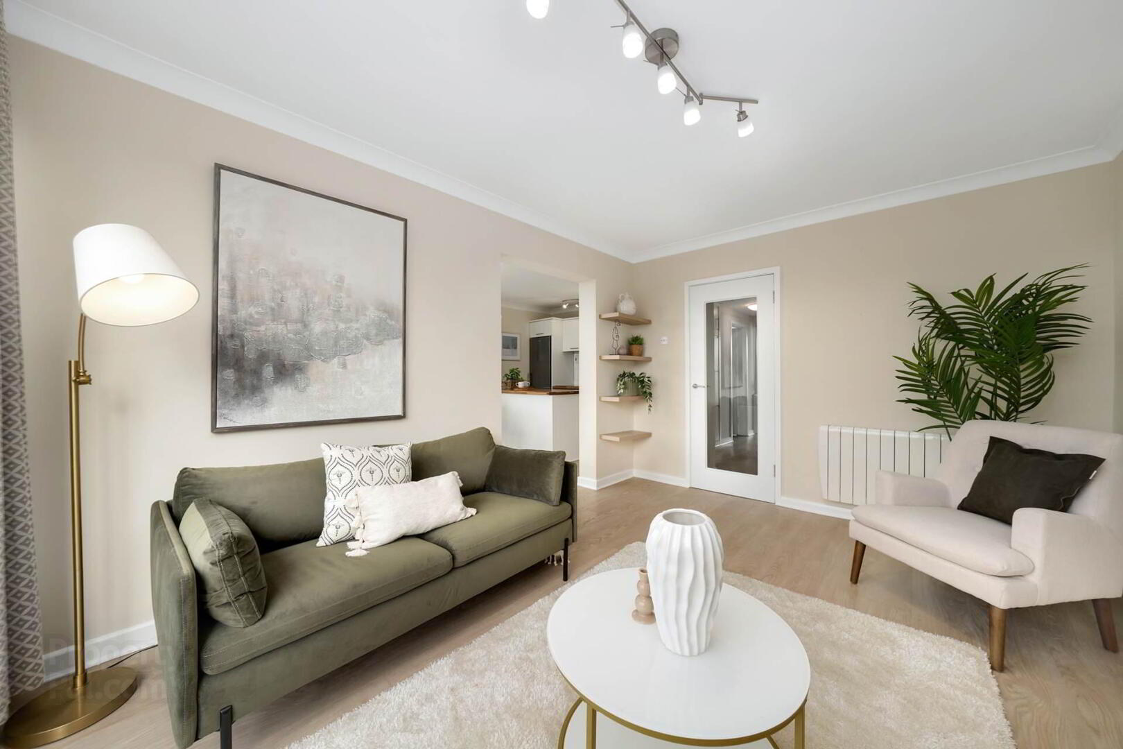 Apartment 6 Woodview Court 7 of 30