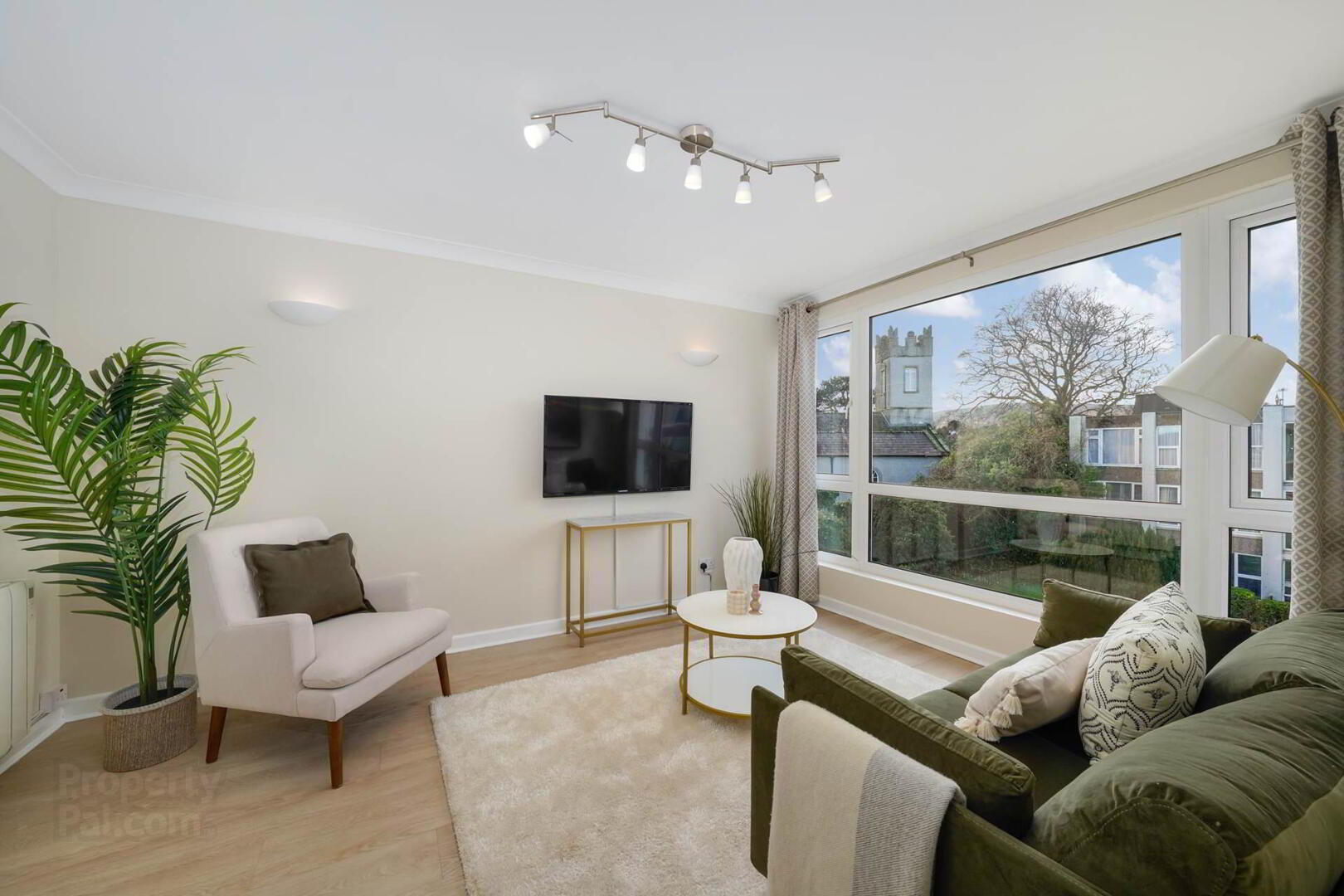 Apartment 6 Woodview Court 8 of 30