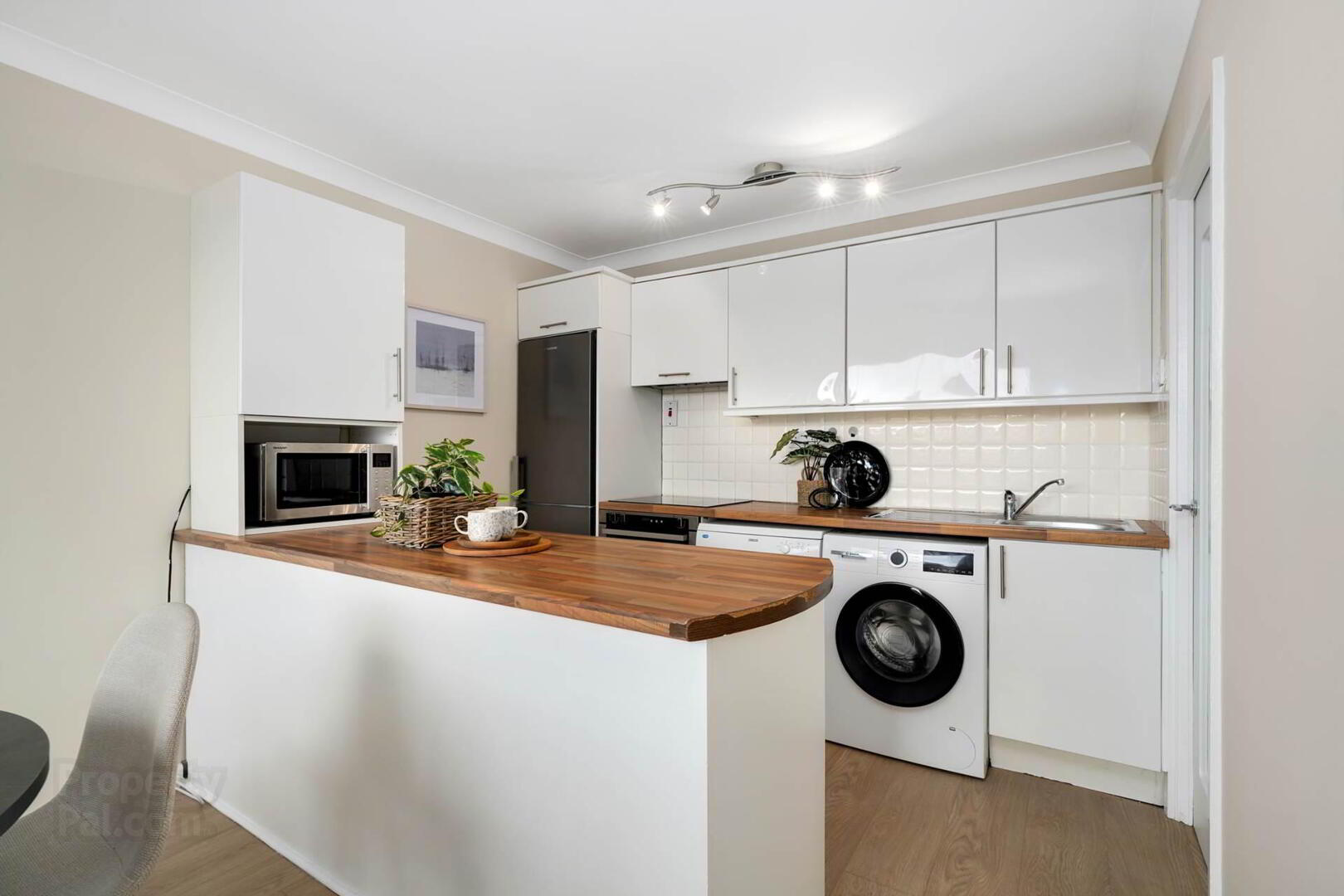 Apartment 6 Woodview Court 11 of 30