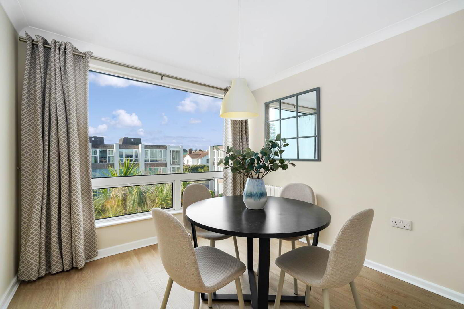 Apartment 6 Woodview Court 14 of 30