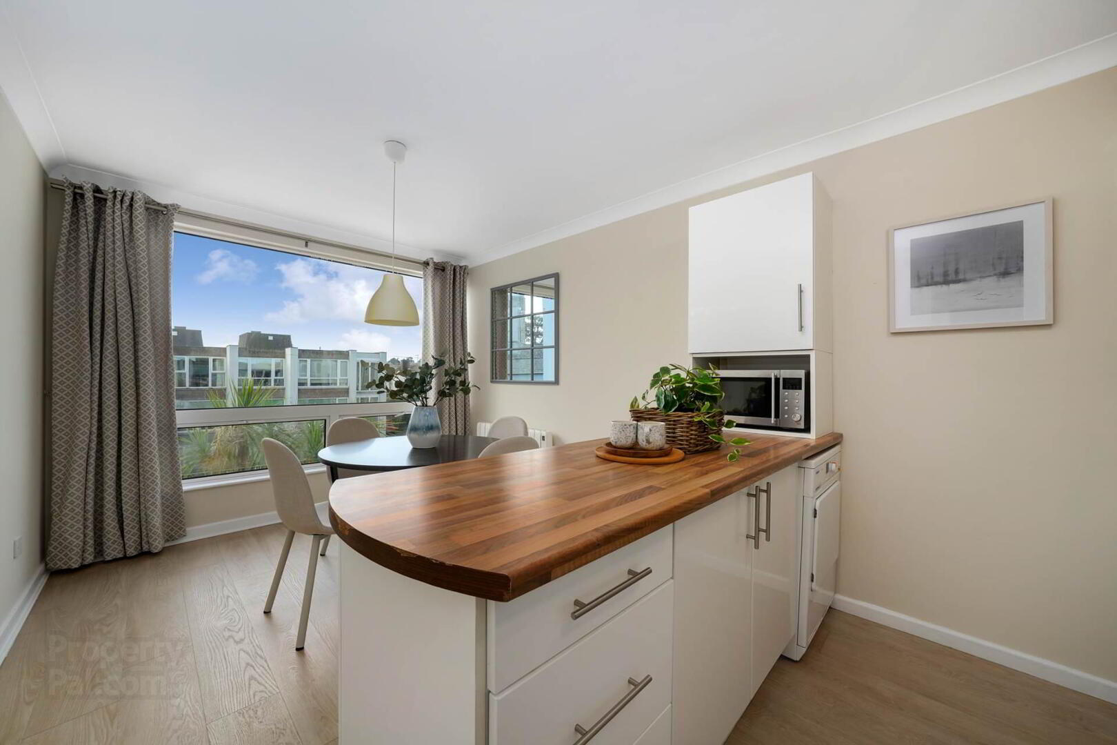 Apartment 6 Woodview Court 12 of 30