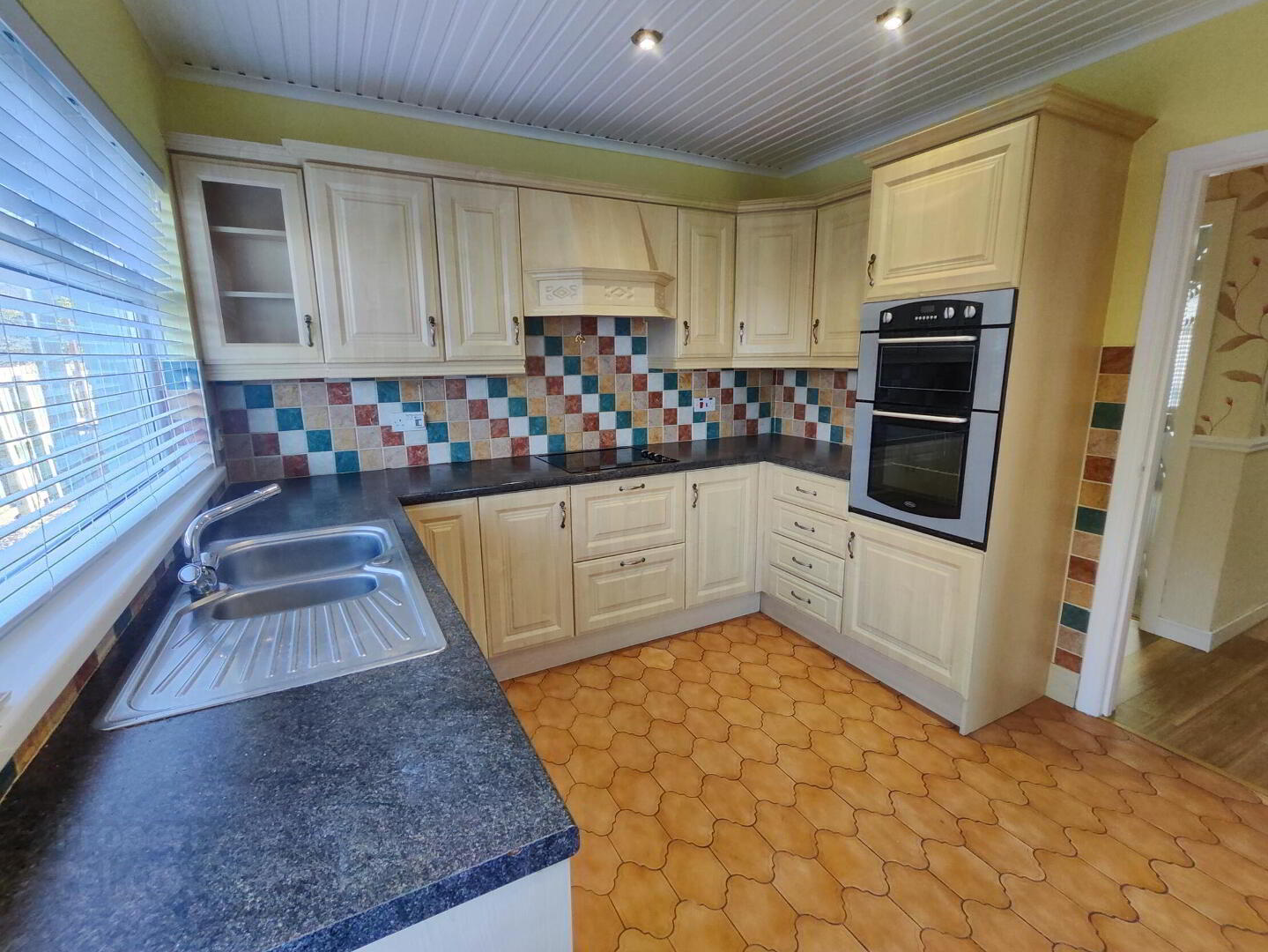 22 Castlecat Road 4 of 19