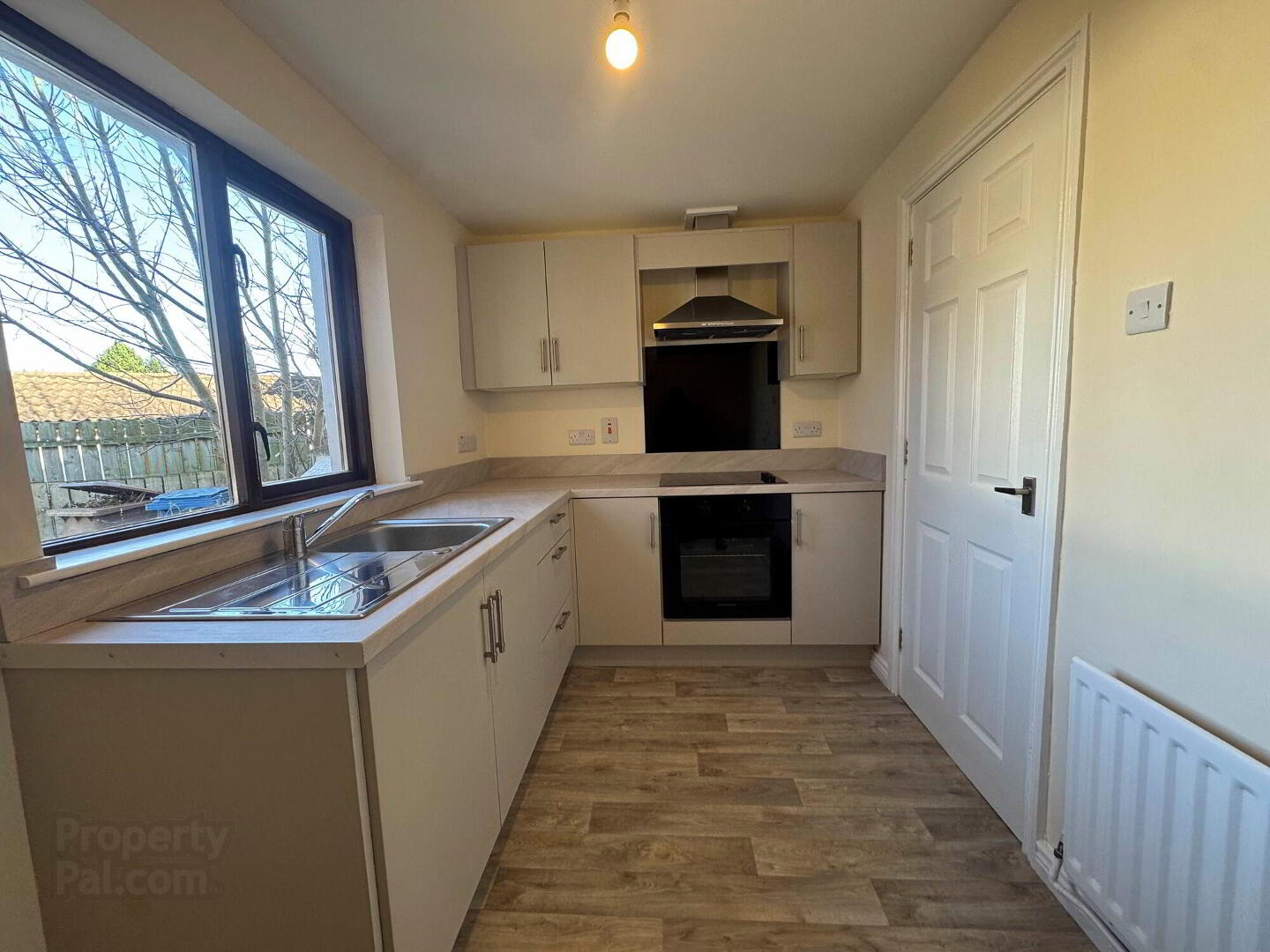 100 Queen's Avenue 6 of 18