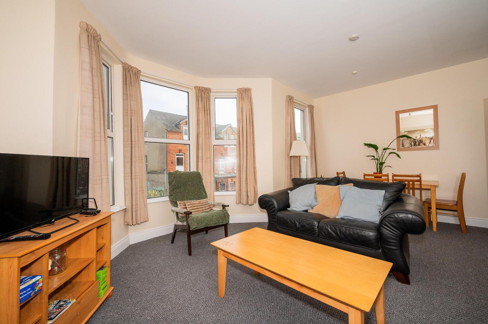 Apt 2, 32 Malone Avenue 5 of 13