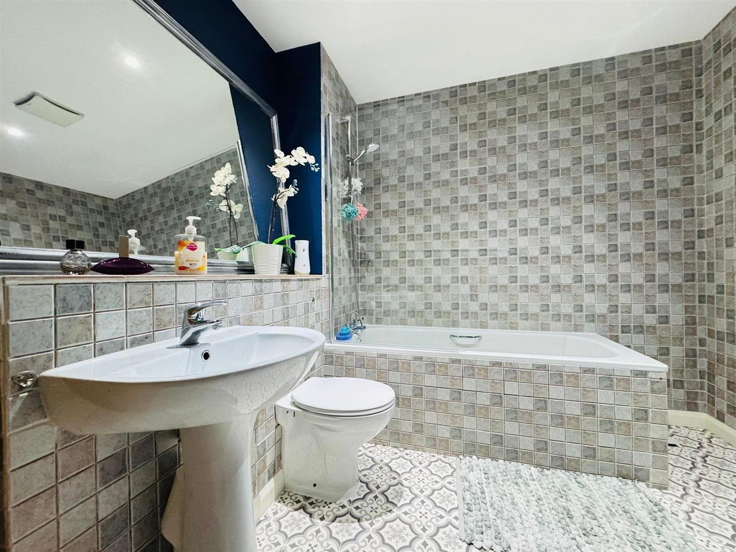 Apt 15, 250c Whitewell Road 11 of 12
