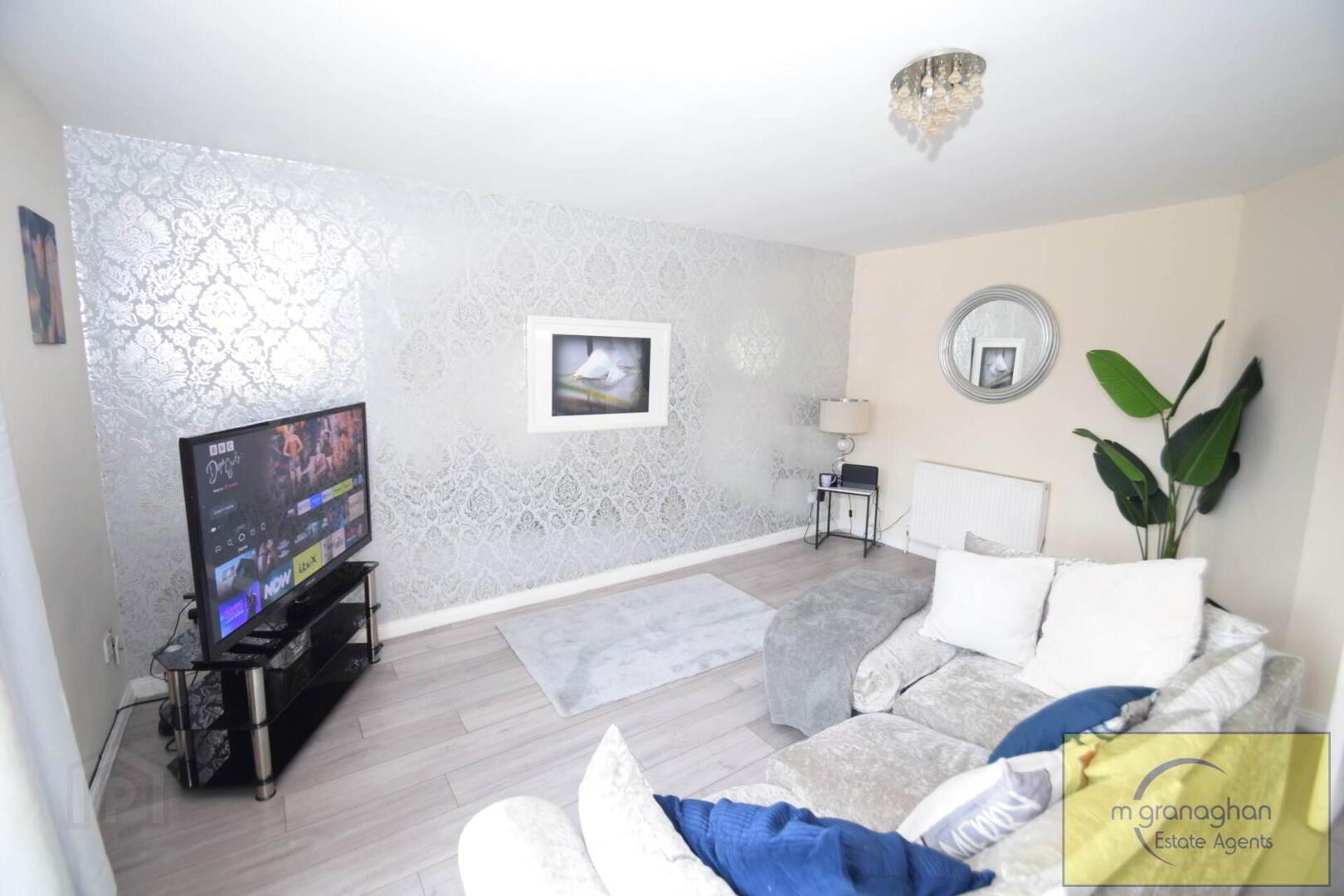 Apt 5, Church Gate 6 of 14