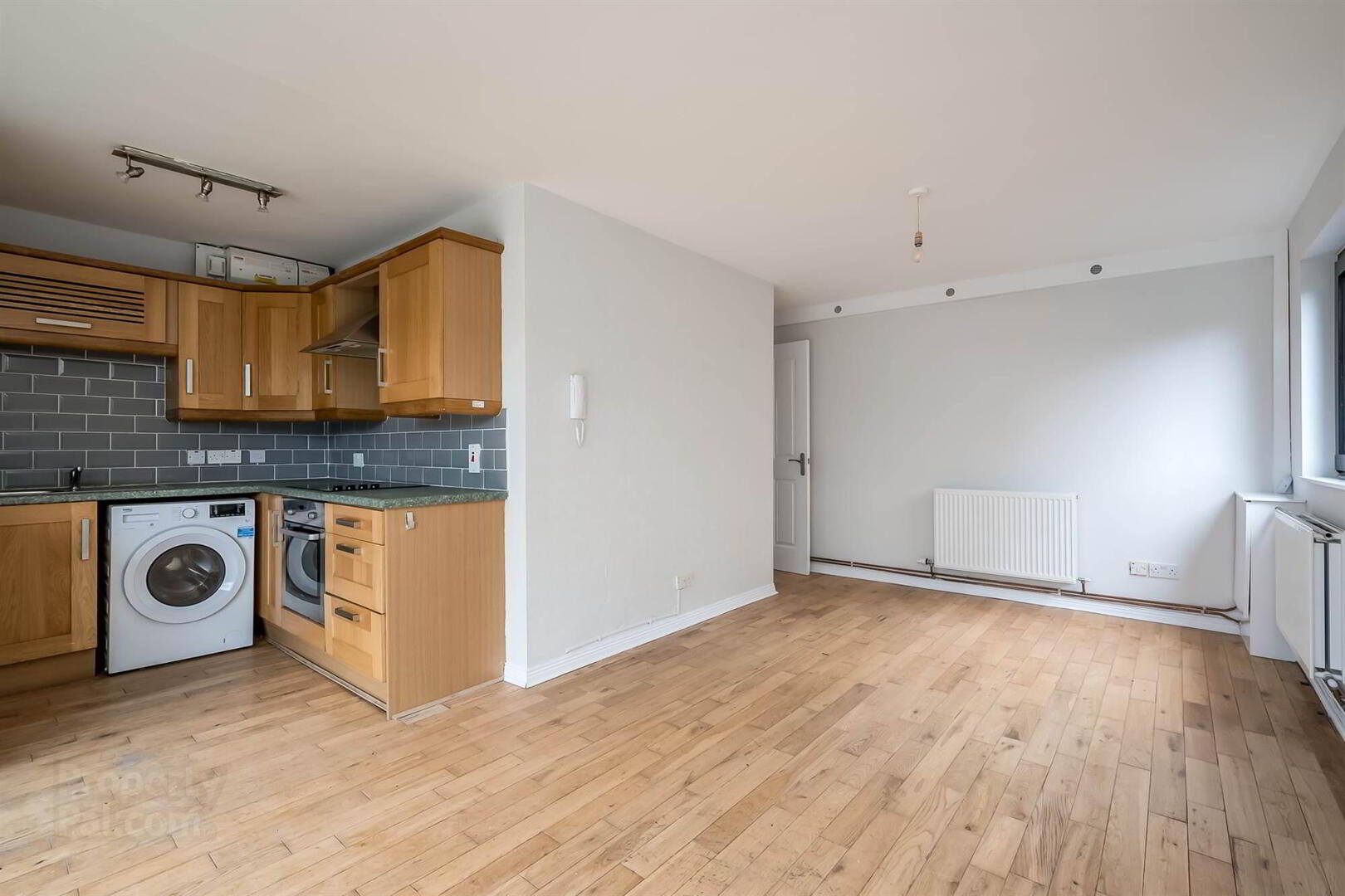 Apt 10, Balmoral Court 4 of 13