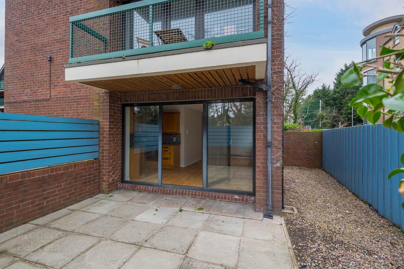 Apt 10, Balmoral Court 10 of 13