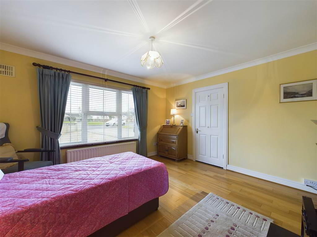 19 Foxcroft Avenue 8 of 13