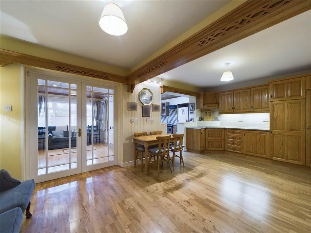 19 Foxcroft Avenue 7 of 13