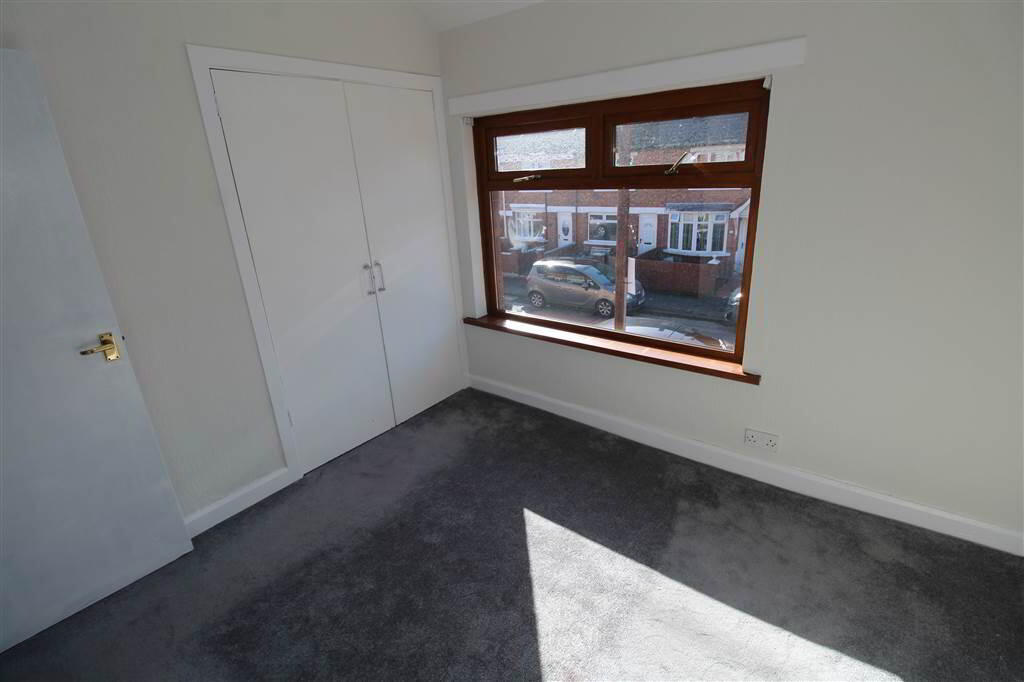 Photo 4 of 35 Beechmount Crescent, Belfast