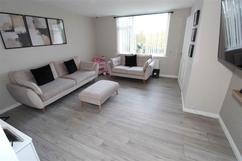 Photo 5 of 32 Ravenswood Crescent, Belfast