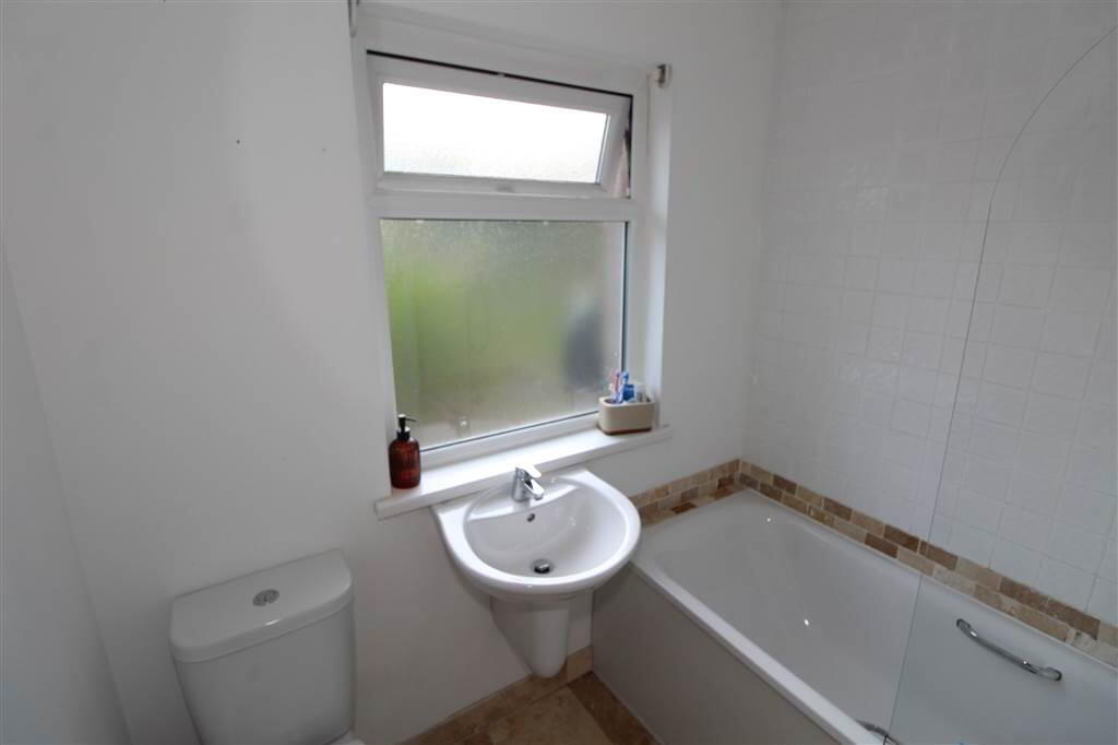 Photo 11 of 32 Ravenswood Crescent, Belfast