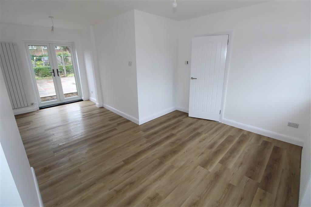 Photo 2 of 38 The Striaght, Belfast