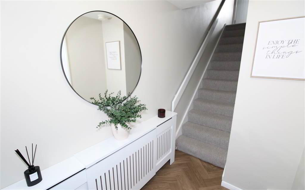 Photo 3 of 32 Ravenswood Crescent, Belfast