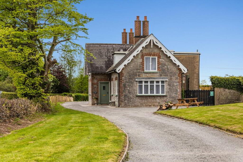  Rose Cottage, 166 Trewmount Road