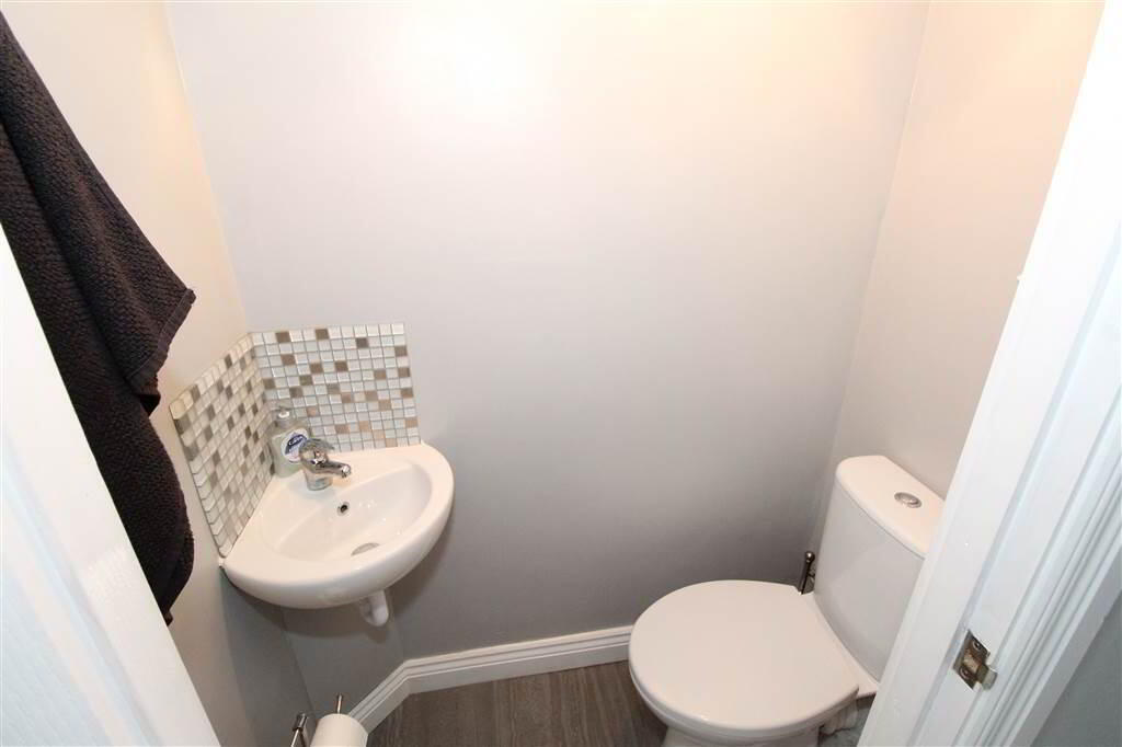Photo 10 of 270 Castlereagh Road, Belfast