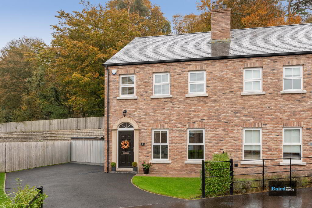  8 Castle Glen Wood