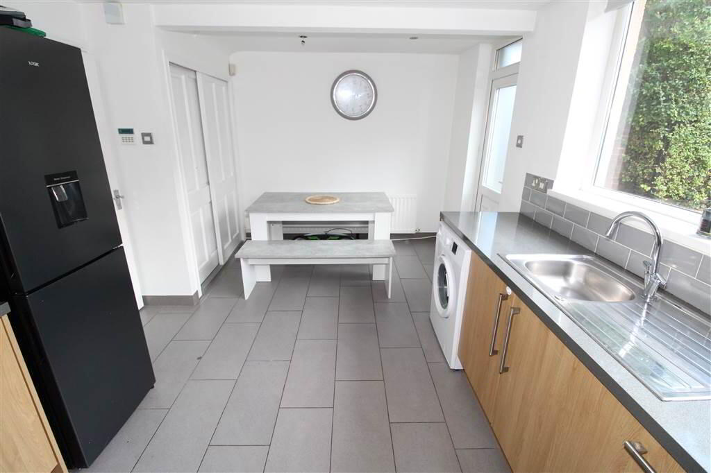 Photo 7 of 32 Ravenswood Crescent, Belfast