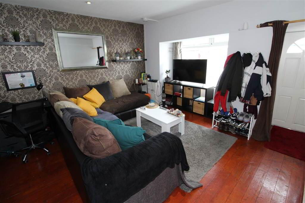 Photo 2 of 43 Jocelyn Ave, Belfast