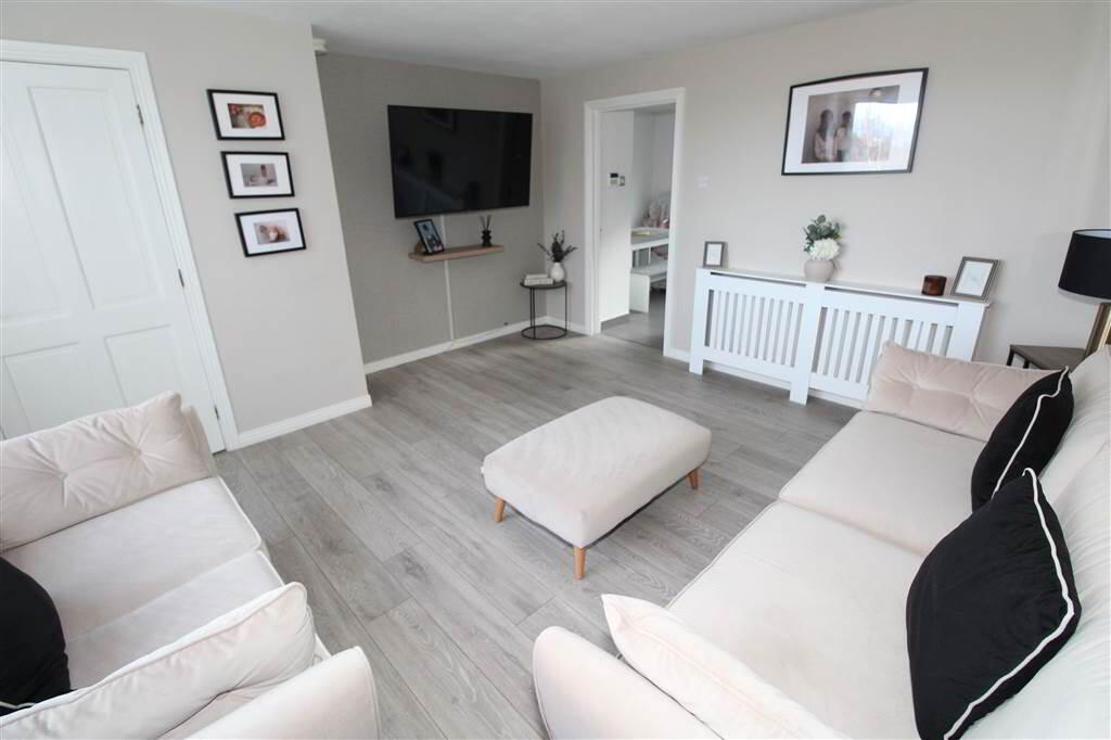 Photo 4 of 32 Ravenswood Crescent, Belfast