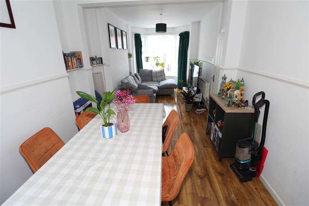 Photo 3 of 24 Dunraven Avenue, Belfast