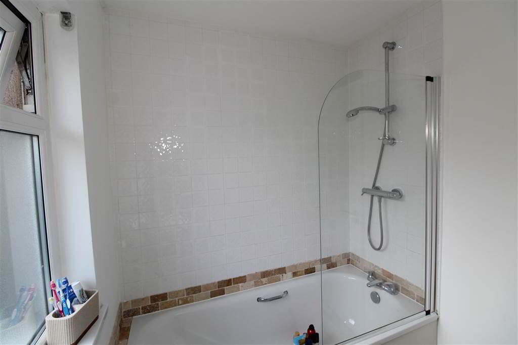 Photo 12 of 32 Ravenswood Crescent, Belfast