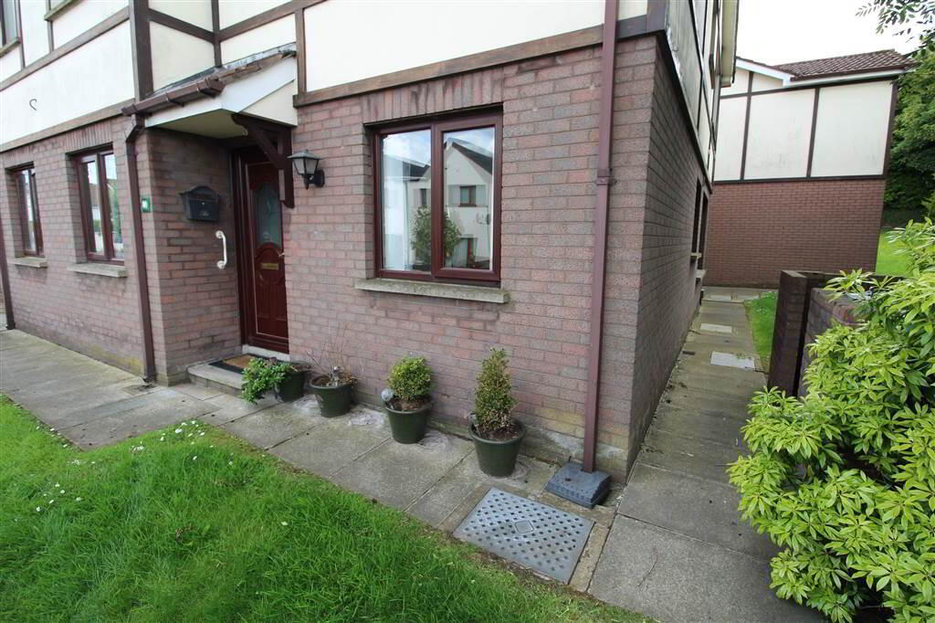 Photo 2 of 18 Victoria Court, Belfast