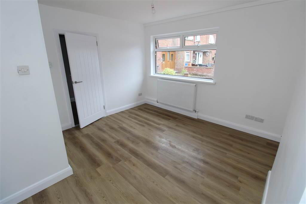 Photo 4 of 38 The Striaght, Belfast