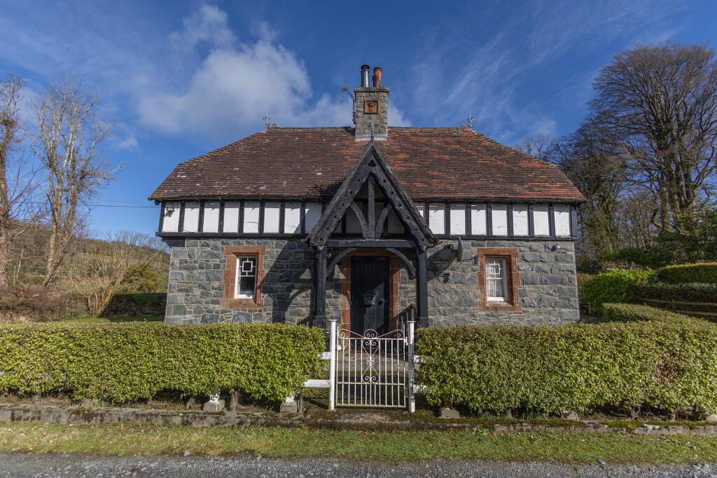 White Gate Lodge, 38 Hilltown Road, Bryansford, Newcastle, BT33 0PZ