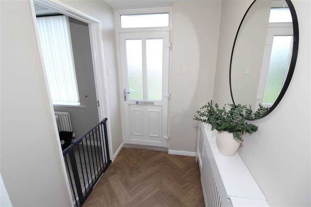 Photo 2 of 32 Ravenswood Crescent, Belfast