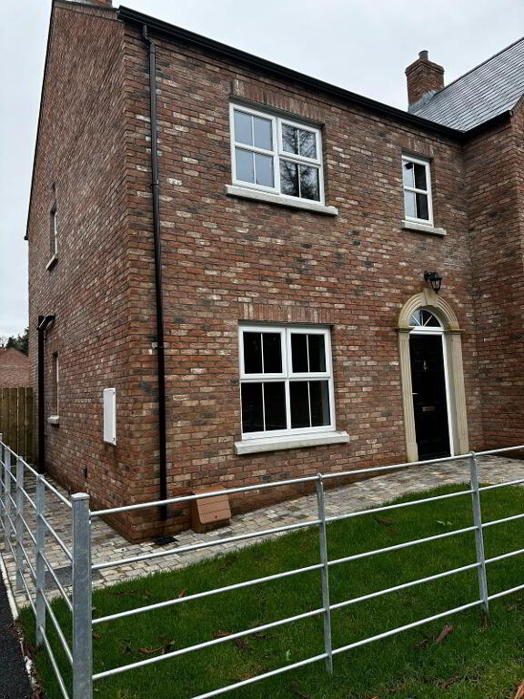  1b Castle Glen Avenue