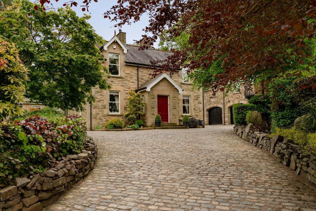 Cullion House, 9 Cullenfad Road, Castlecaulfield, Dungannon, BT70 1RV