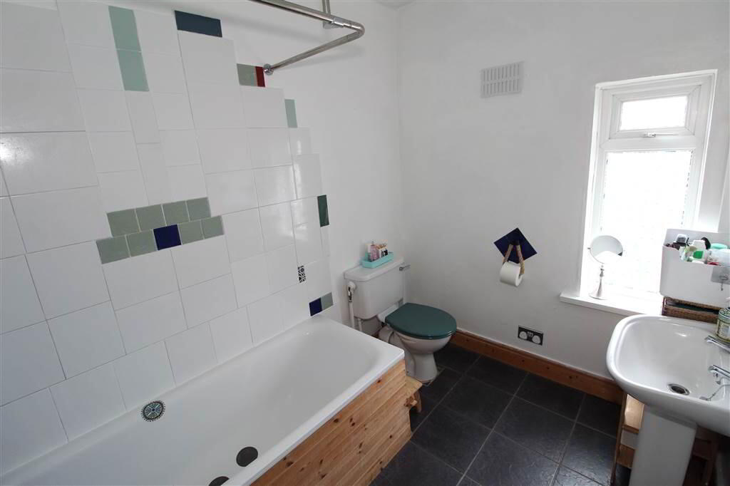 Photo 10 of 15 Dunraven Crescent, Belfast
