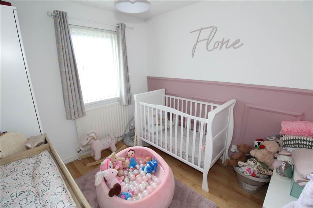 Photo 10 of 32 Ravenswood Crescent, Belfast