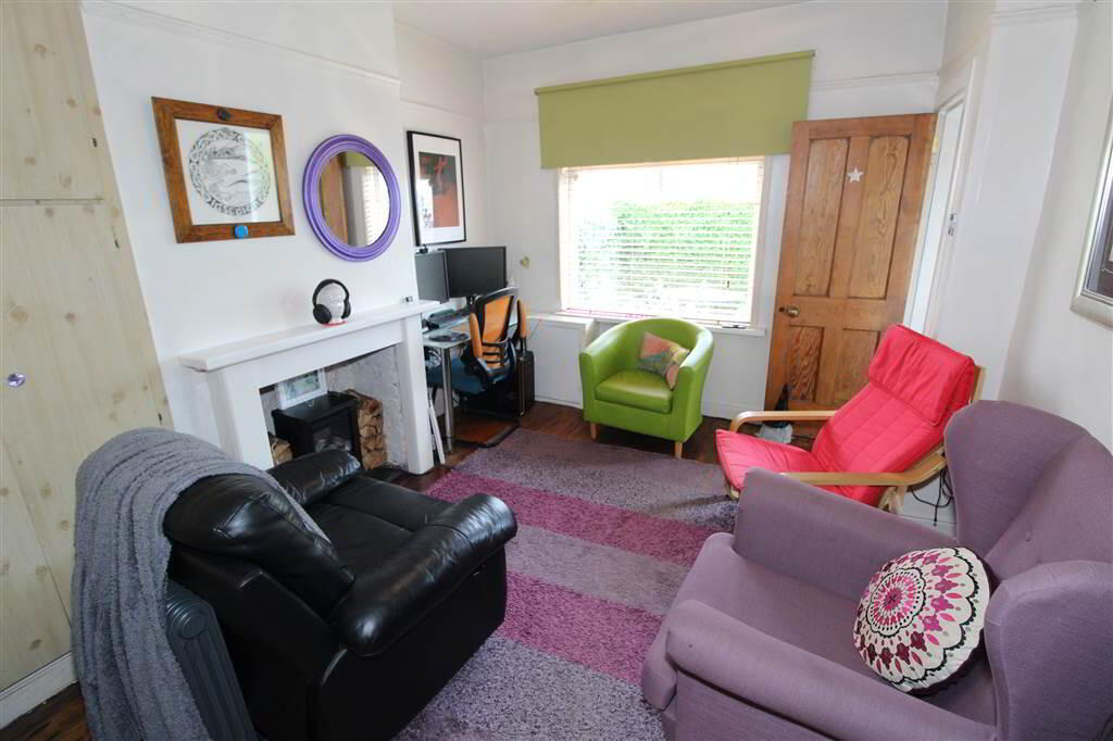 Photo 3 of 15 Dunraven Crescent, Belfast