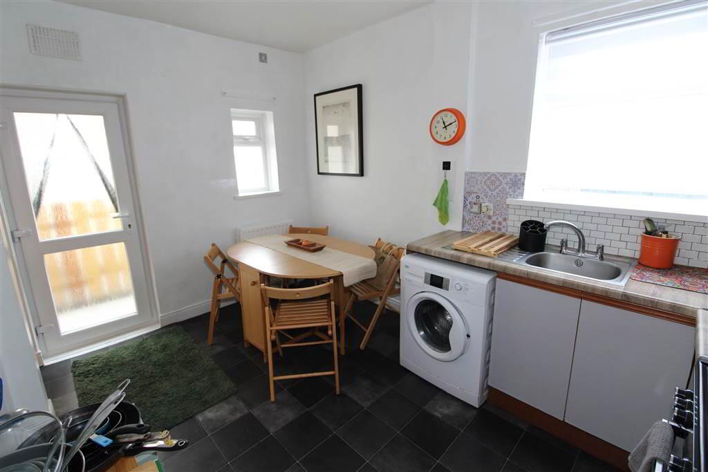 Photo 6 of 15 Dunraven Crescent, Belfast