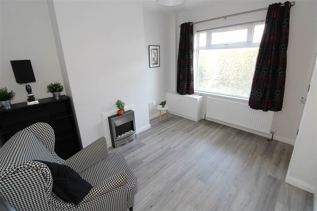 Photo 3 of 17 Dunraven Crescent, Belfast