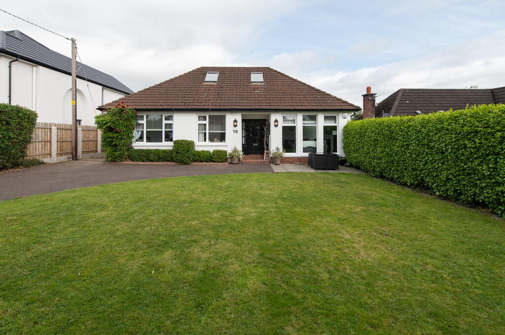 Photo 1 of 19 Old Manse Road, Jordanstown, Newtownabbey