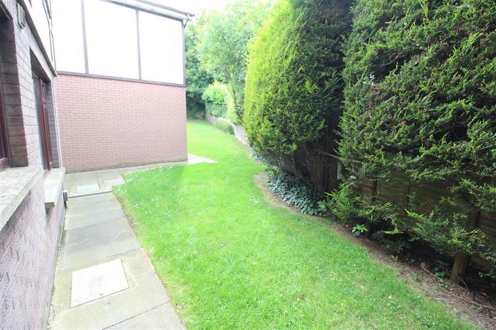 Photo 12 of 18 Victoria Court, Belfast