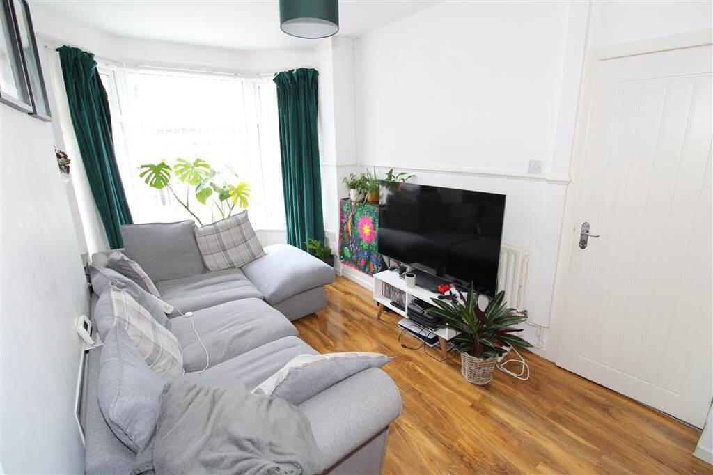 Photo 2 of 24 Dunraven Avenue, Belfast