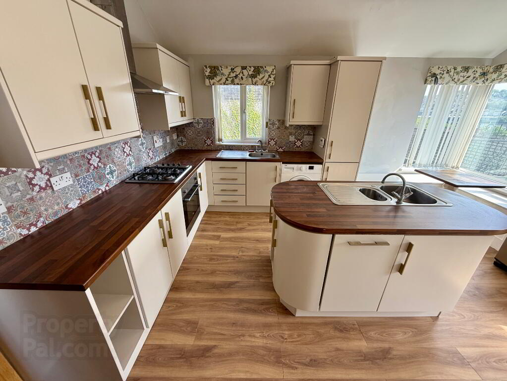 Photo 5 of 2a Maureen Avenue, City Centre, L'Derry